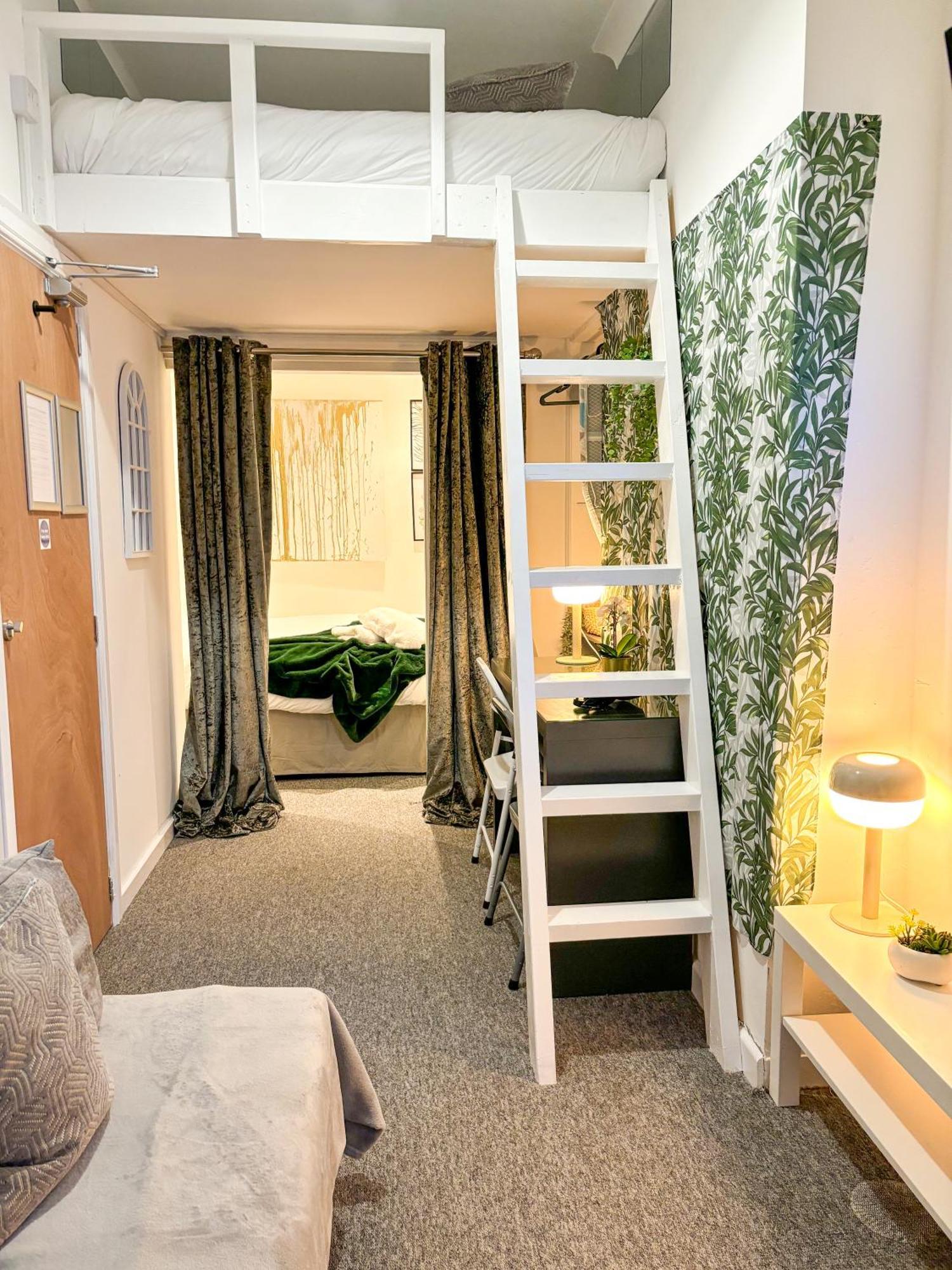 X Brunswick Square Hotel 4*